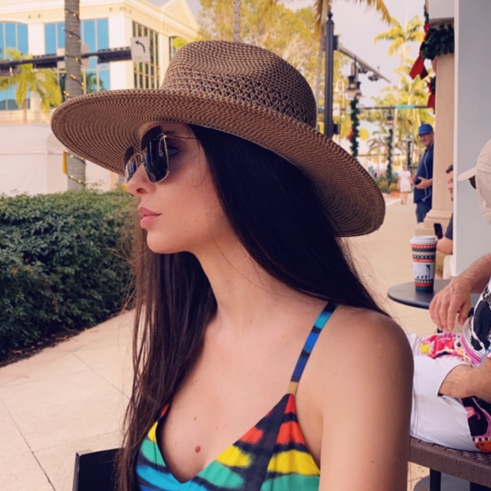 Meet your Posher, Emilija